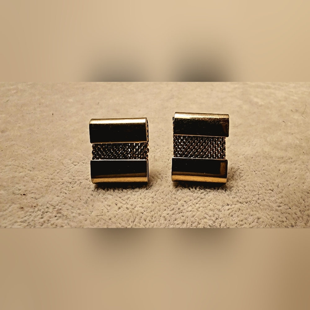 1970s gold tone mesh screwback earrings